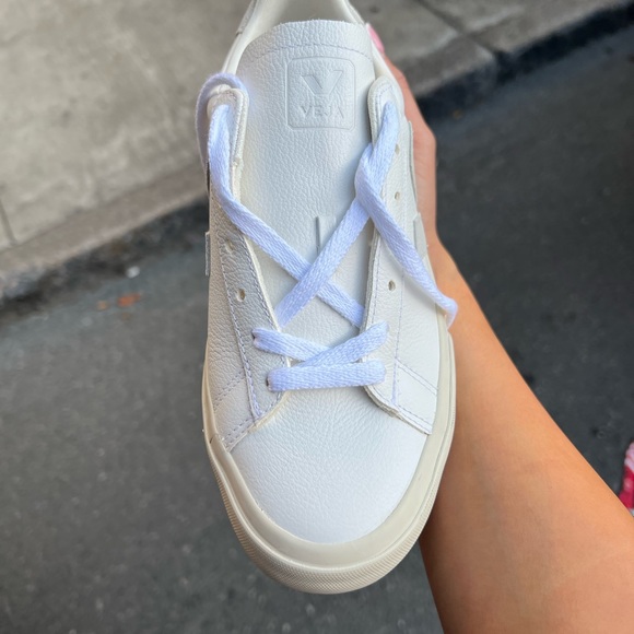 Never worn still in the box size EU37 - Picture 7 of 8